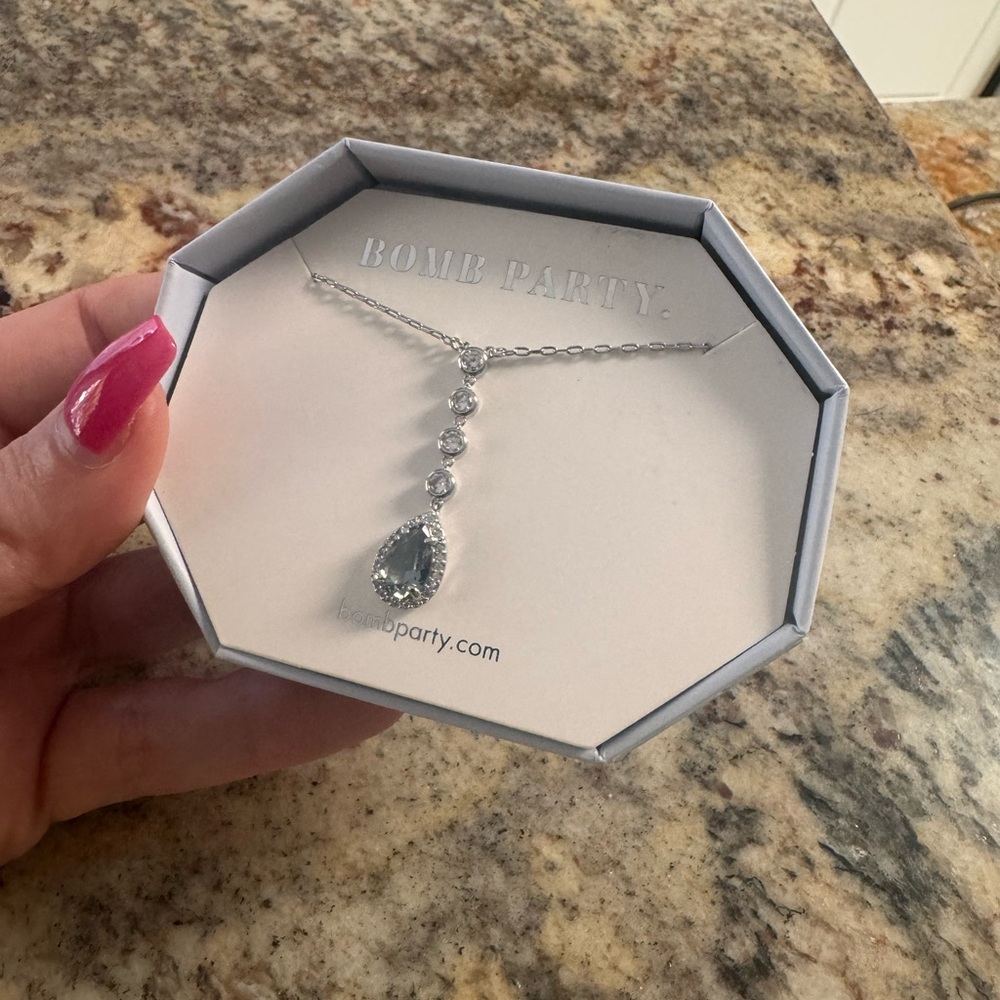 NIB Bomb Party Living for Love necklace
